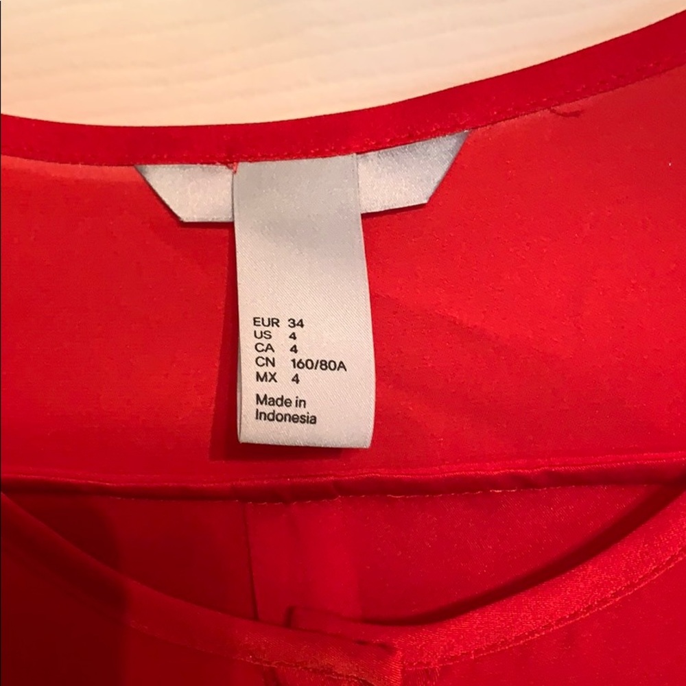 Red HM blouse - Picture 2 of 5